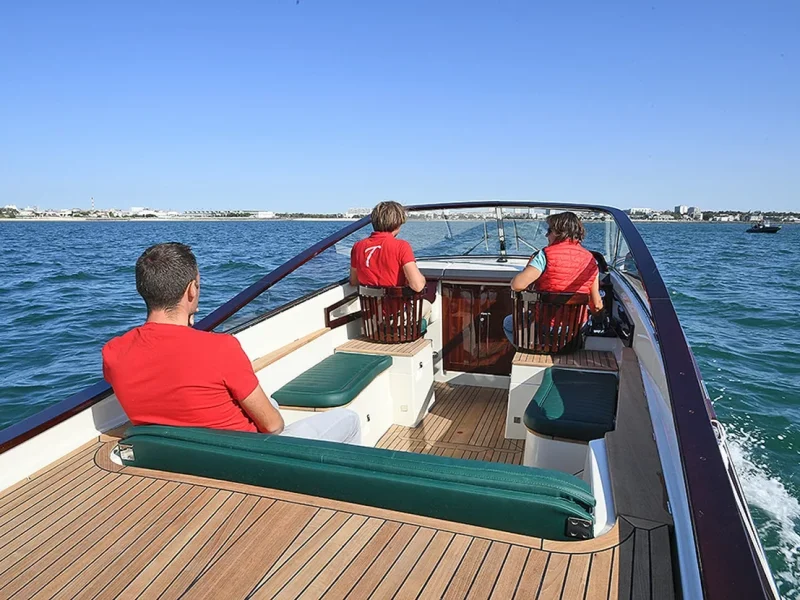 Banquette-passagers-lady-jane-tofinou-électrique-par-lanéva-boats