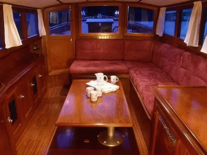 Cabin of Tofinou Andreyale 10 retrofit electric by lanéva boats