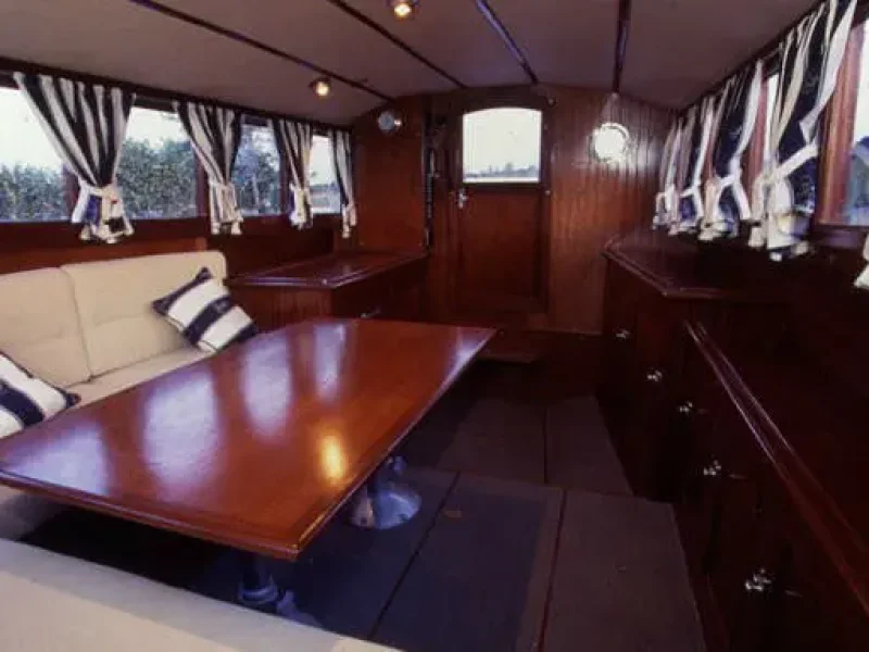 Cabin of Tofinou Andreyale classic boat retrofited to electric by lanéva boats