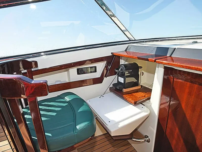 Lady-Jane-electric-hybrid-cockpit-retrofit-by-laneva-boats