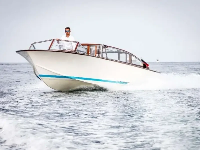 Lanéva-electric-water-taxi-retrofit-cantiere-oscar