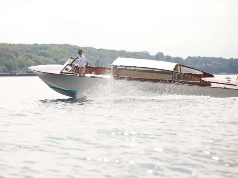 Lanéva-rétrofit-Cantiere-Oscar-Taxi-venitien-électrique-à-vendre