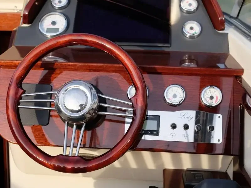 Poste-de-pilotage-tofinou-lady-jane-electrique-lanéva-boats-_-retrofit