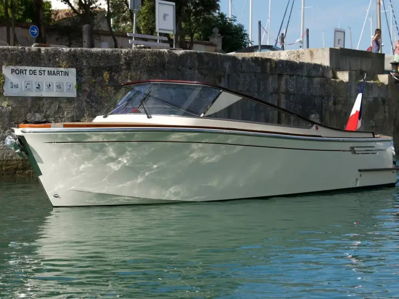 Tofinou-Lady-Jane-hybride-électrique-par-lanéva-boats-retrofit-