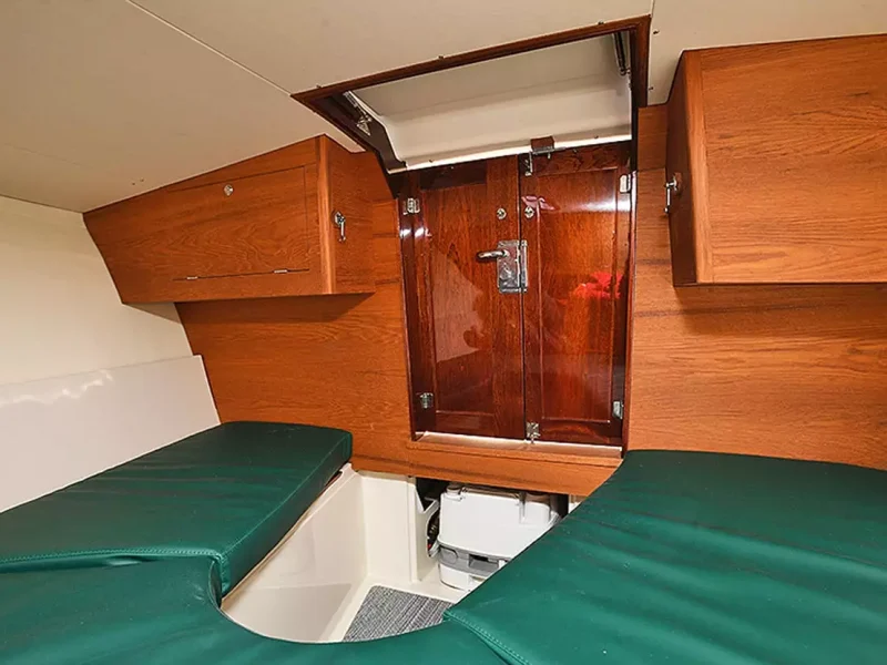 Tofinou-lady-jane-electric-cabin-by-lanéva-boats-