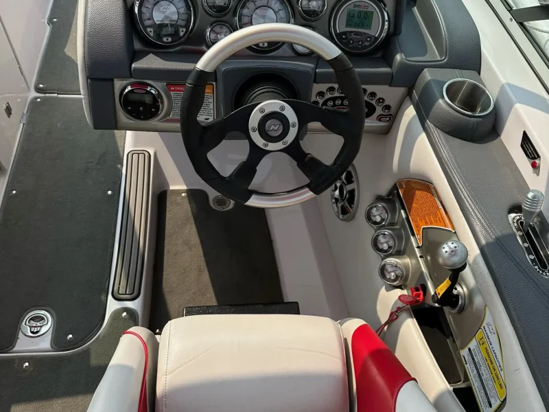 air-nautique-236-électric-poste-de-pilotage