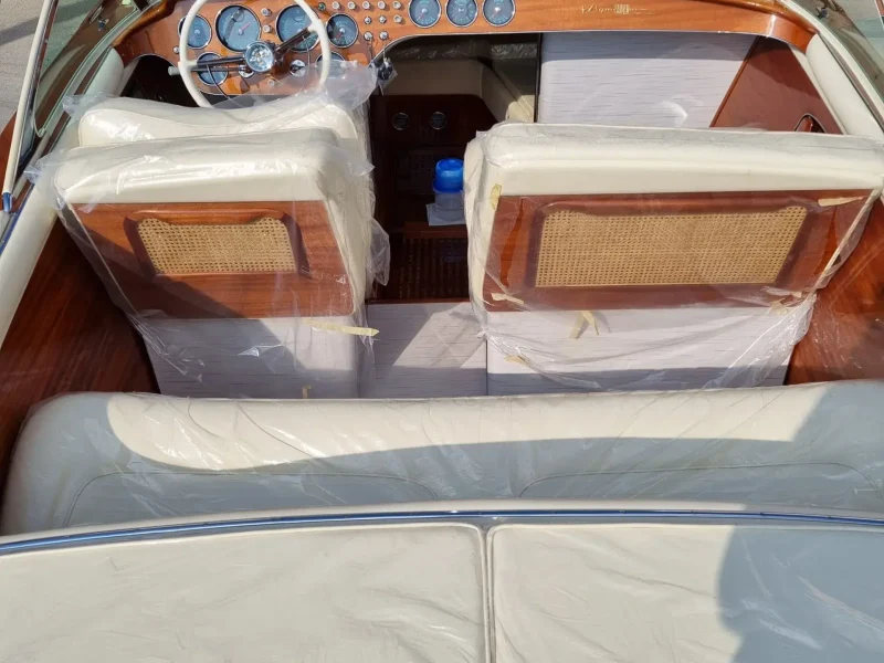 on-board-riva-aquarama-super-electric