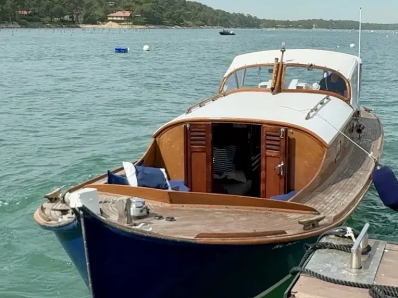 pinasse-d_arcachon-traditionnelle-avec-partie-couverte-rétrofit-par-lanéva